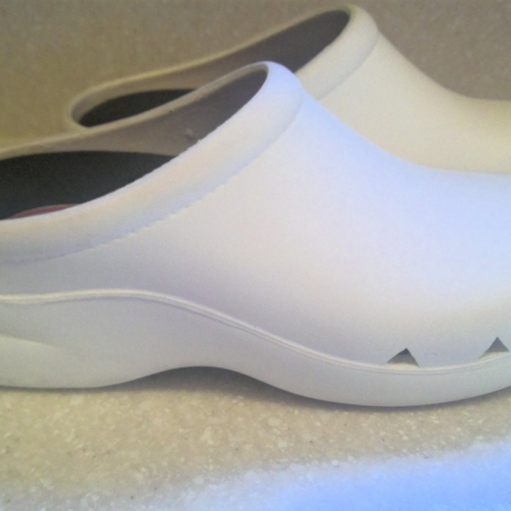 KLOGS USA WHITE WOMENS CLOG-SIZE 6.5